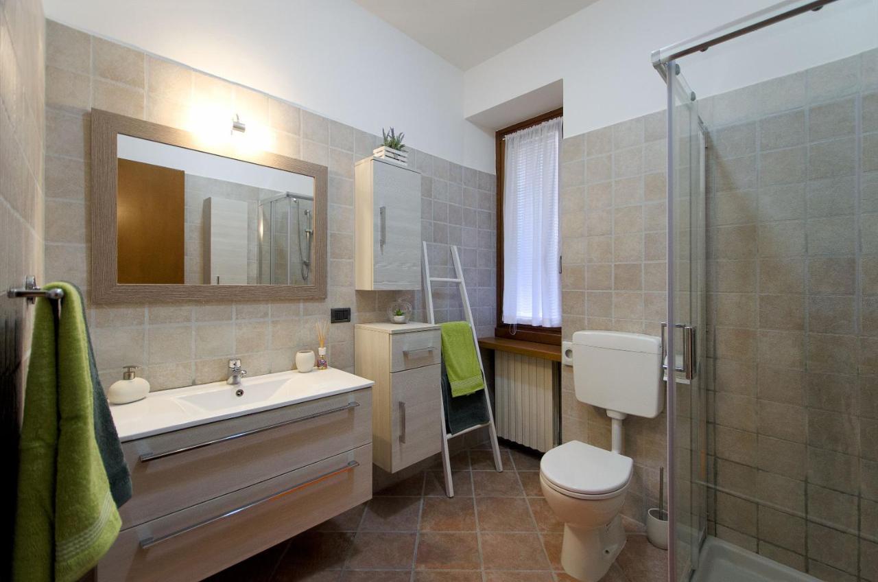 Accogliente Apt Al Centro Con Giardino E Jacuzzi Apartamento Torri Del Benaco Exterior foto